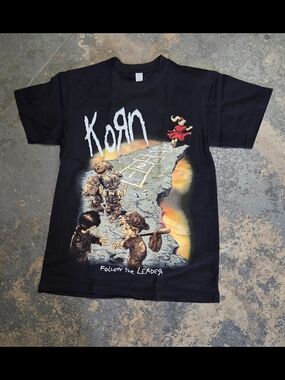 'Follow the Leader' Graphic Short Sleeve Tee - Black